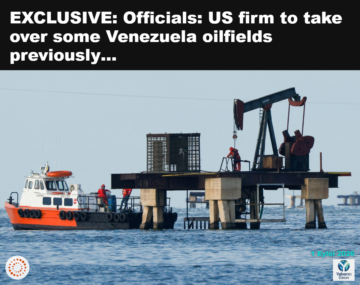 Venezuela’nın Cabimas kentinde, Maracaibo Gölü’ndeki çalışan bir petrol pompasında Venezuela devlet petrol şirketi PDVSA işçileri görev yapıyor, 27 Ocak 2026. REUTERS/Leonardo Fernandez Viloria/Dosya fotoğrafı