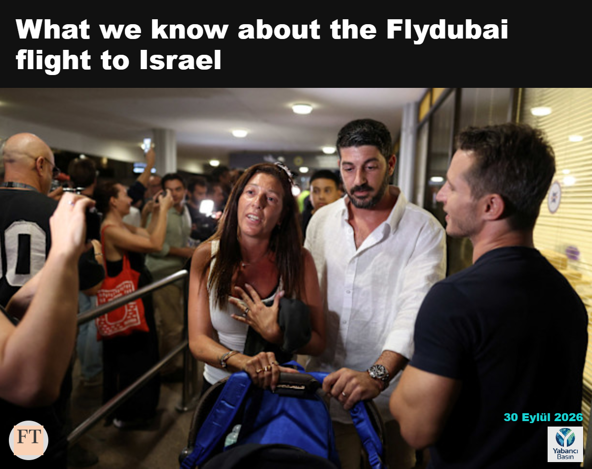 Flydubai uçuşundan gelen yolcular Tel Aviv yakınlarındaki Ben Gurion Uluslararası Havalimanı’na ulaşıyor © Ammar Awad/Reuters