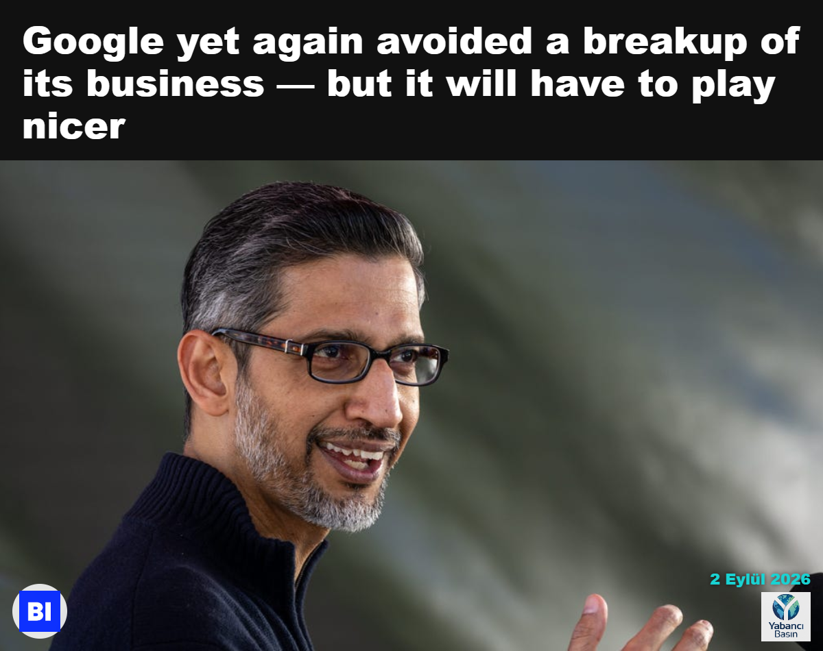 Sundar Pichai bir mikrofonun yanında konuşuyor. Bloomberg/Getty Images