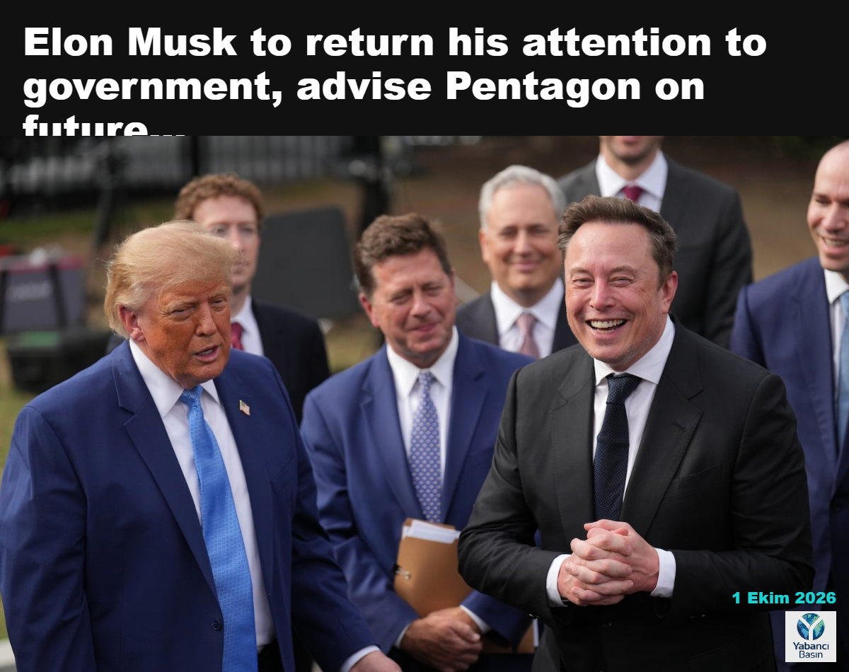 Başkan Donald Trump, Elon Musk Beyaz Saray’da gazetecilere konuşurken onu dinliyor. (Jacquelyn Martin/AP)