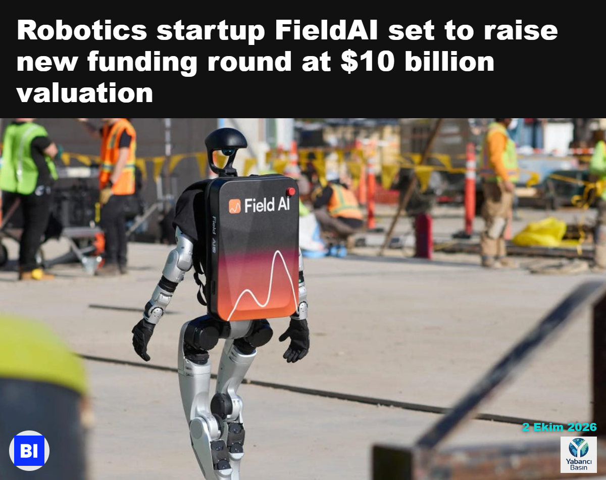 FieldAI robotu bir şantiyede ilerliyor.