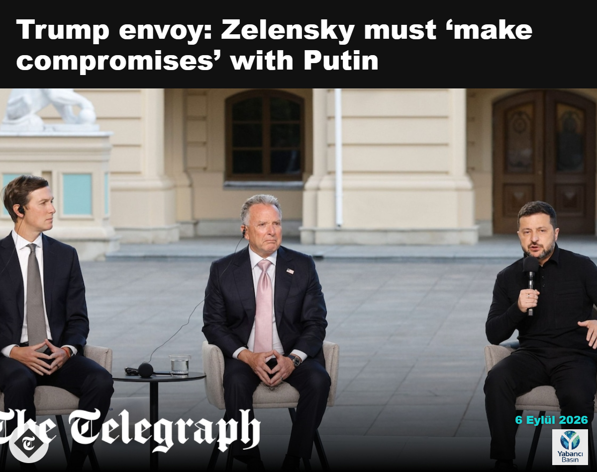 Volodimir Zelenskiy, pazar günü resmi görüşmelerin ardından Kiev’de Steve Witkoff ve Jared Kushner’la birlikte. Sergey Dolzhenko/EPA/Shutterstock