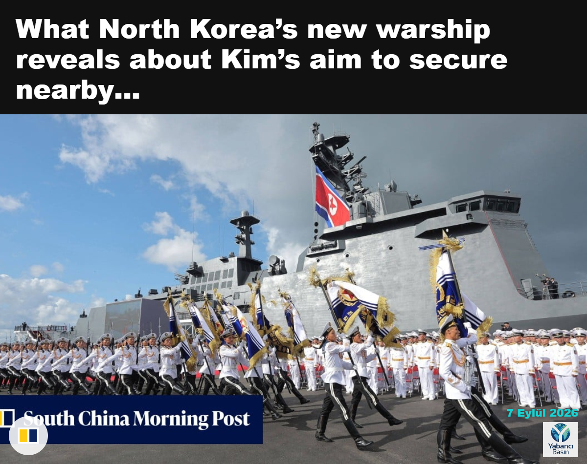 Kuzey Kore lideri Kim Jong-un, pazar günü Wonsan Limanı’ndaki hizmete alma töreninde kızı Ju-ae el sallarken Kang Kon’u selamlıyor. Fotoğraf: KCNA / AFP