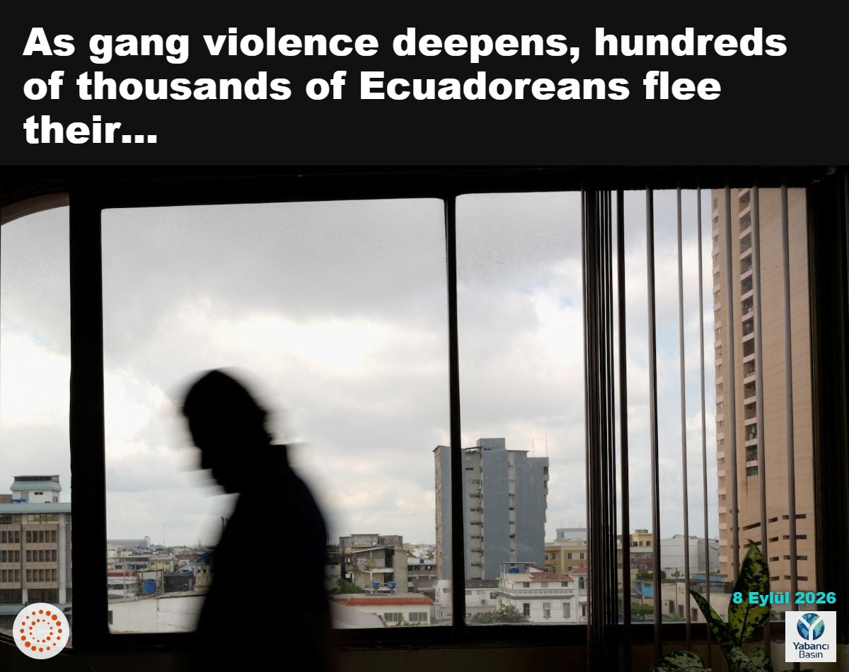 Çete şiddeti nedeniyle yerinden edilen bir adam, Ekvador’un Guayaquil kentinde yapılan röportaj sırasında fotoğraf için poz veriyor. 20 Temmuz 2026. REUTERS/Santiago Arcos