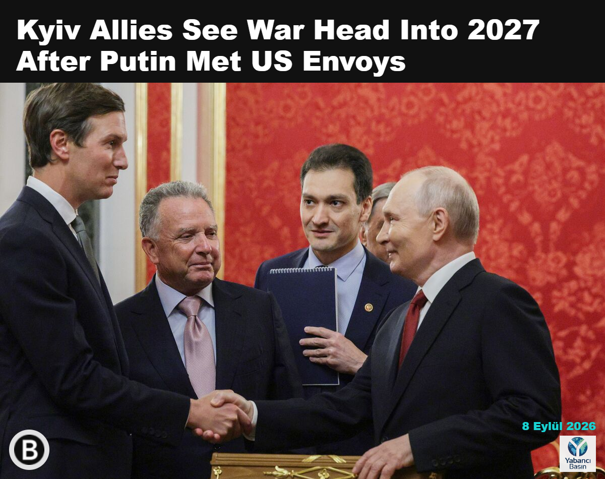 Vladimir Putin, 5 Eylül’de Rus devlet medyası tarafından yayımlanan fotoğrafta Moskova’da ABD temsilcileri Steve Witkoff ve Jared Kushner’ı karşılıyor. Fotoğraf: Gavriil Grigorov/Sputnik/Pool/AP Photo