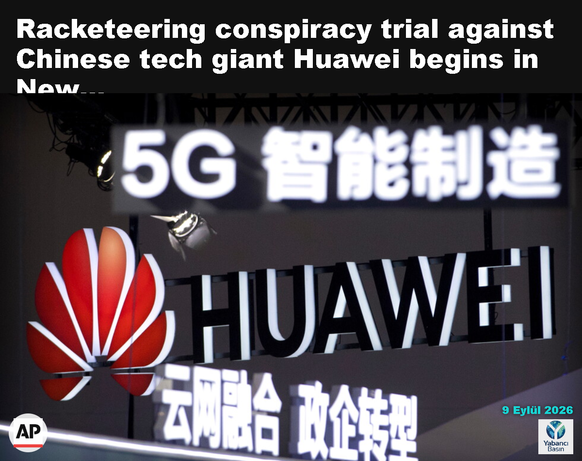 Çinli teknoloji şirketi Huawei’nin 5G kablosuz teknolojisini tanıtan tabelaları, 26 Eylül 2018’de Pekin’deki PT Expo’da sergileniyor. (AP Photo/Mark Schiefelbein, Dosya)