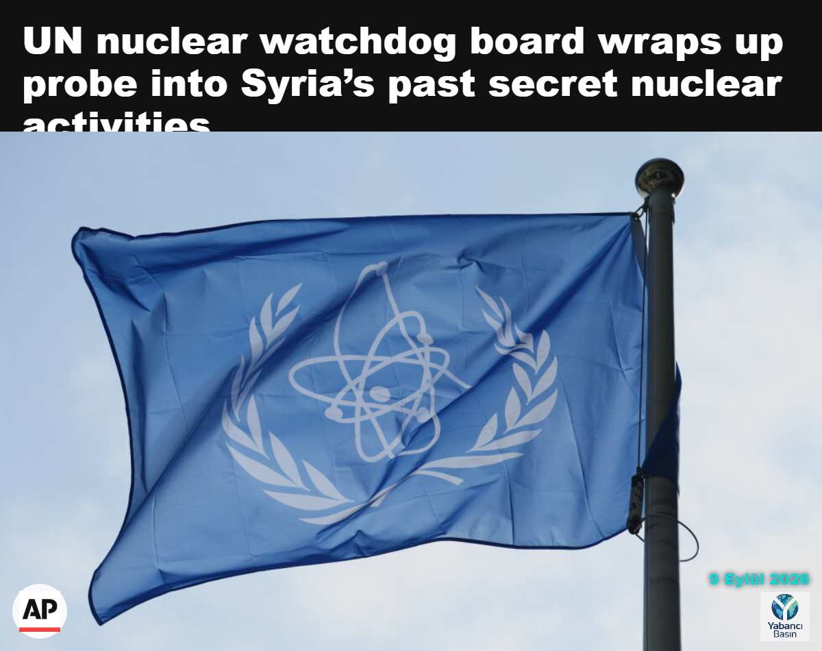 Uluslararası Atom Enerjisi Ajansı (IAEA) bayrağı, 2 Mart 2026’da Avusturya’nın Viyana kentinde düzenlenen IAEA Guvernörler Kurulu toplantısının özel oturumu sırasında dalgalanıyor. (AP Fotoğrafı/Heinz-Peter Bader, Dosya)