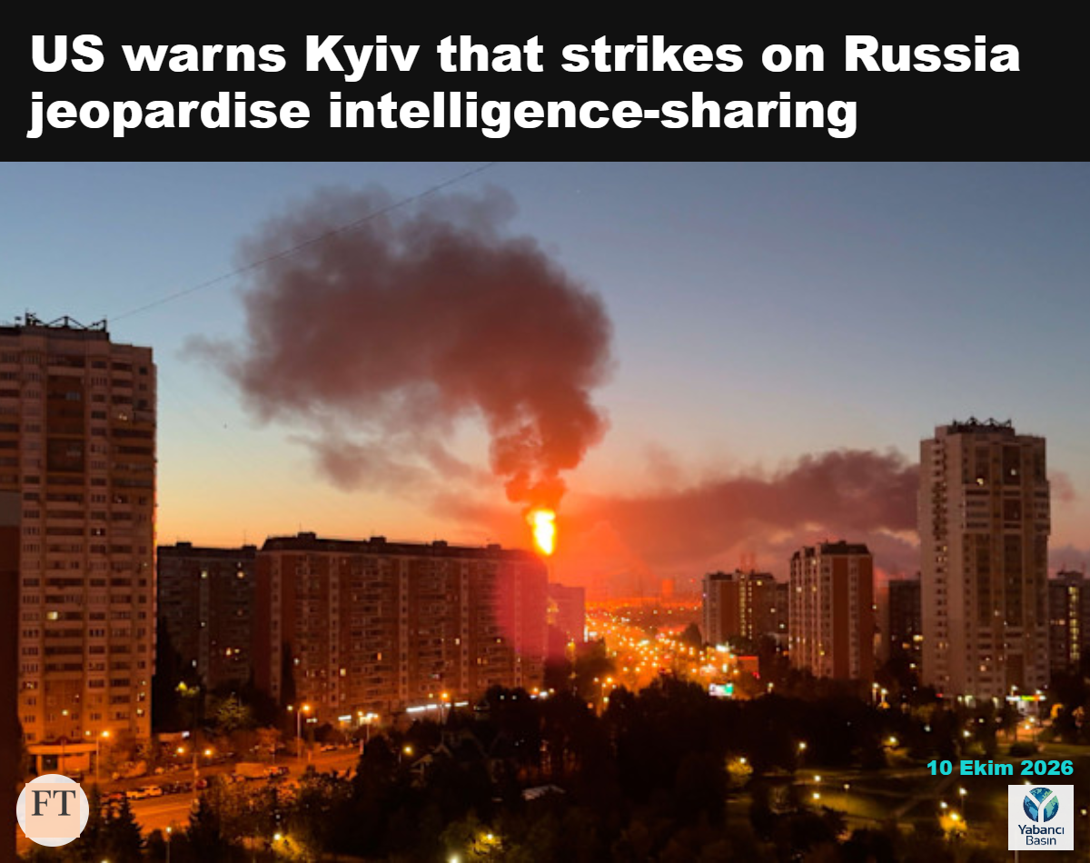 Geçen ay Ukrayna’ya ait bir İHA’nın vurduğu Moskova’daki petrol rafinerisinden duman ve alevler yükseliyor. Trump, Kiev’e saldırıları durdurması çağrısını defalarca yaptı. © AP