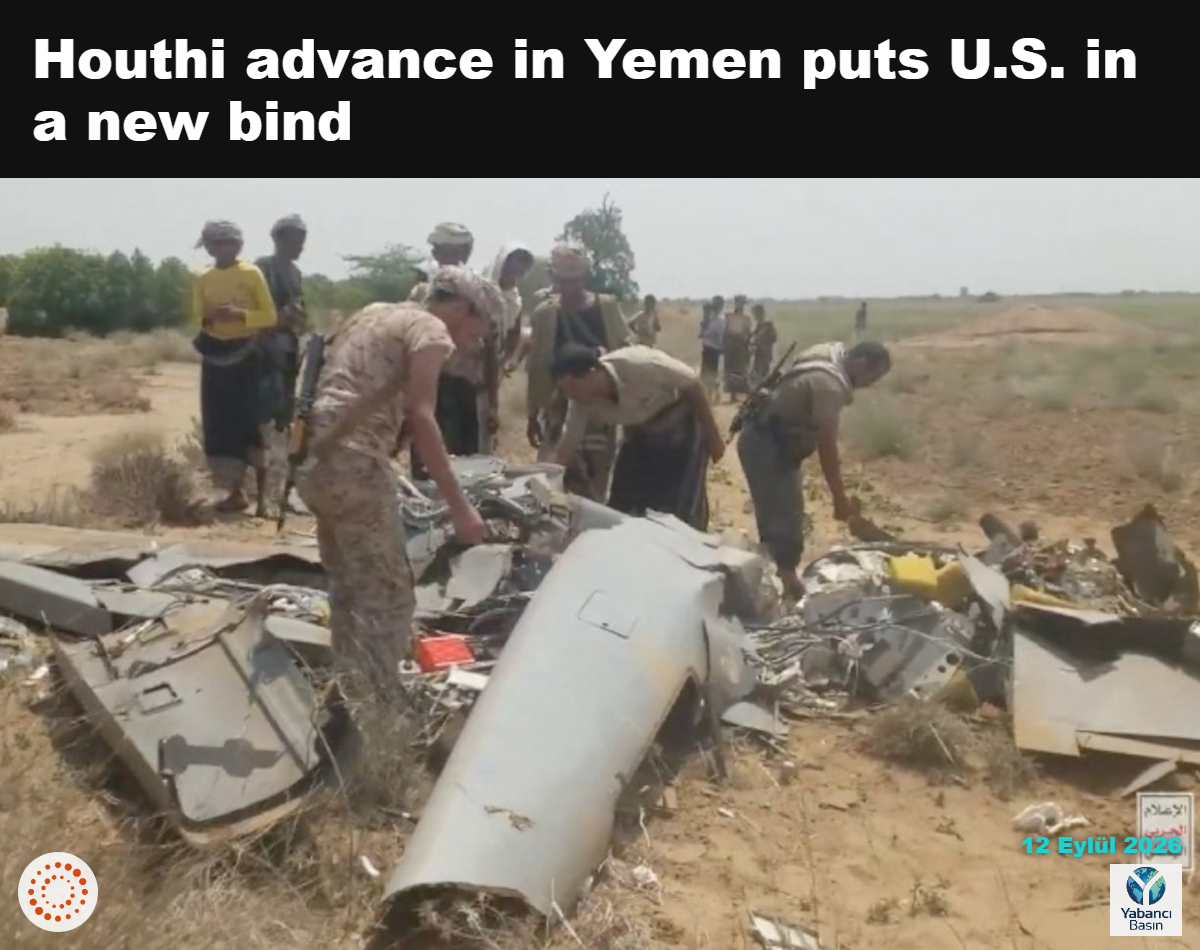 Husiler, Suudi Arabistan’a ait Karayel silahlı keşif insansız hava aracının enkazını inceliyor. Görüntü, Yemen’in Hacca kentinde 10 Eylül 2026’da yayımlanan bir video kaydından alındı. Husi Medyası
