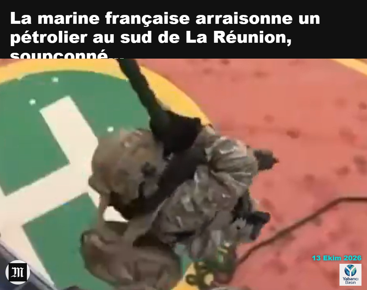 12 Ekim 2026’da Hint Okyanusu’nda, La Réunion’un güneyinde kontrol edilen gemiye ziyaret ekibinin helikopterle indirilmesi. Video görüntüsünden ekran alıntısı. COMPTE X @EMMANUELMACRON