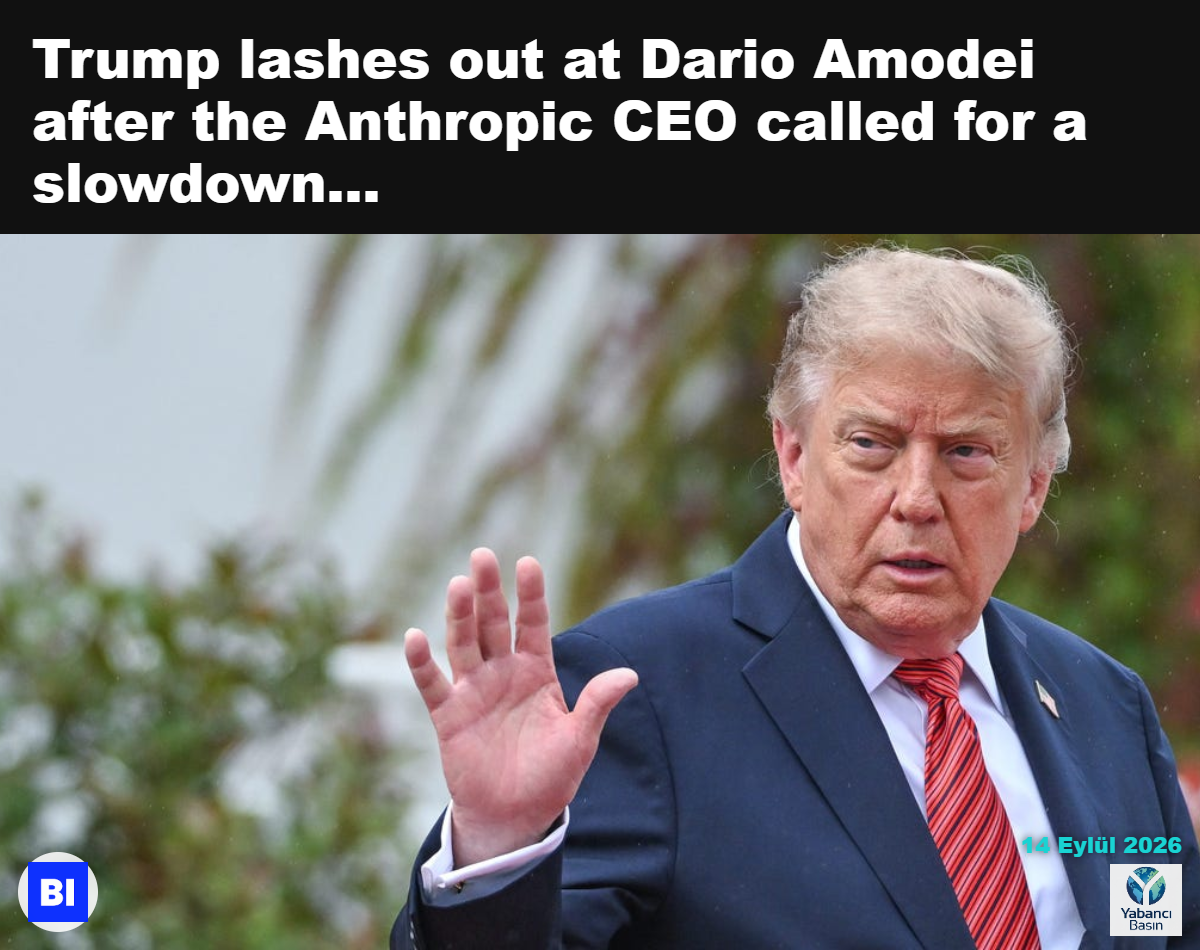 Donald Trump, elini kaldırarak görüntüleniyor. Artur Widak/NurPhoto via Getty Images