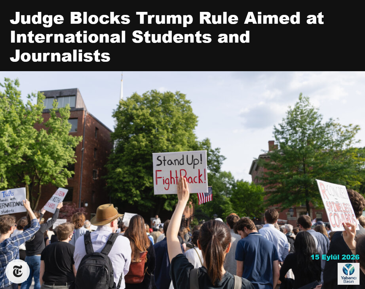 Geçen yıl Harvard Üniversitesinde uluslararası öğrencileri destekleyen bir miting. Trump yönetiminin kuralı, uluslararası öğrenciler, akademisyenler ve yabancı gazeteciler için vize sürelerini kısaltacaktı. Lucy Lu / The New York Times