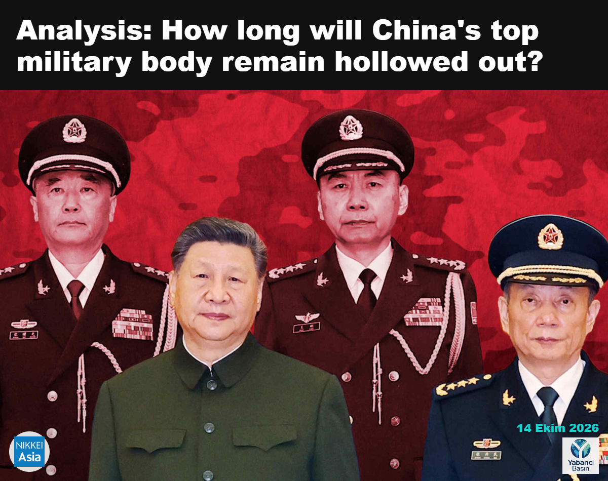 Çin Devlet Başkanı Xi Jinping ve Merkezi Askerî Komisyon Başkan Yardımcısı Zhang Shengmin, yeni terfi eden generallerle birlikte poz veriyor. Xi Jinping’in askerî tasfiyeleri, Komünist Parti’ye ve Xi’nin kendisine sadakat göstermeye eğilimli üst düzey subaylardan oluşan bir komuta yapısı yaratmış olabilir. (Nikkei kolajı/Xinhua ve AP kaynaklı fotoğraflar)