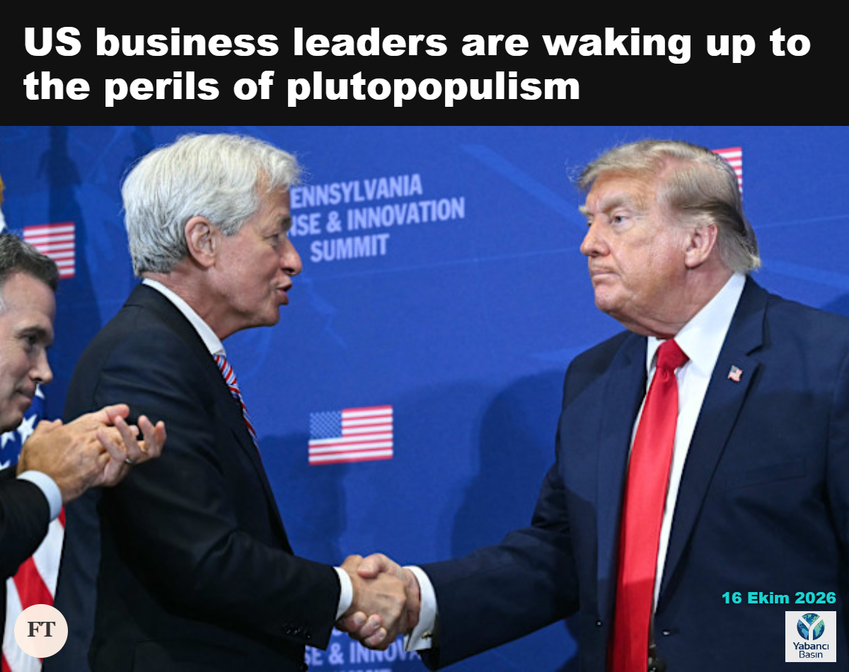 Jamie Dimon, temmuz ayında Pensilvanya'da Donald Trump ile el sıkışıyor. JPMorgan CEO'su kısa süre önce Beyaz Saray'ın tutumuyla çelişen şekilde AB ile daha derin bir ortaklık önerdi. — Soul Loeb/AFP/Getty Images