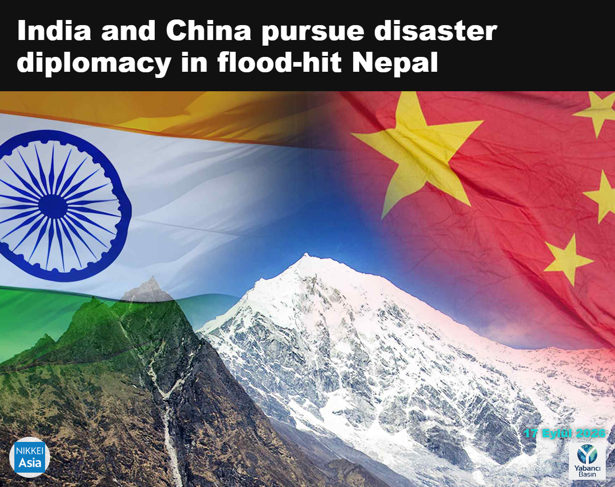 Hindistan ve Çin bayrakları, Himalayalar’daki Nepal manzarasının üzerinde görülüyor. Nepal, geçen ayki yıkıcı sellerin ardından iki komşusundan yardım malzemeleri ve teknik destek aldı.