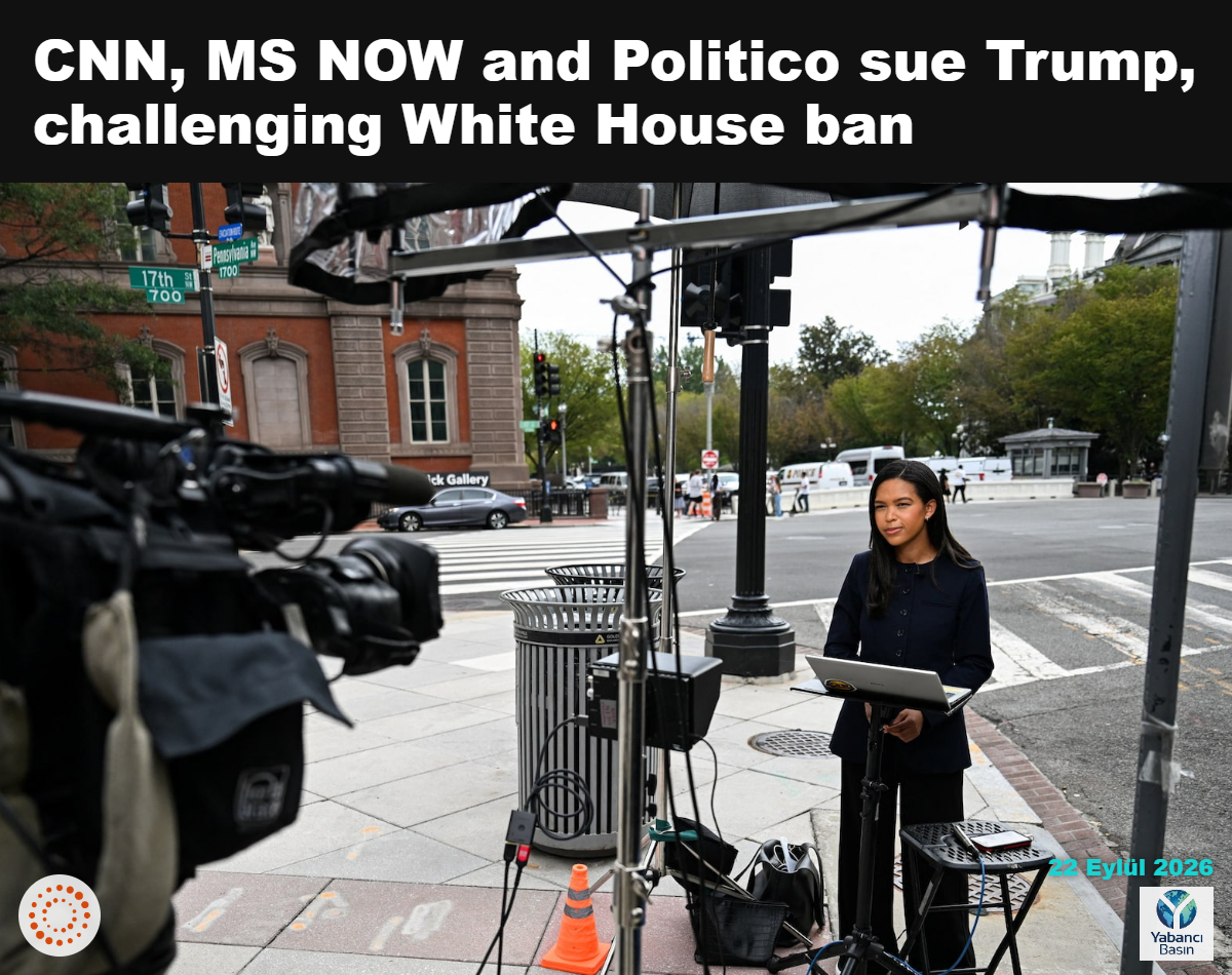 MS NOW muhabiri Akayla Gardner, Başkan Donald Trump’ın Truth Social paylaşımında MS NOW, CNN ve Politico’yu Beyaz Saray’dan men etmesinin ardından Beyaz Saray arazisi dışında haber yapıyor; Washington, DC, ABD, 20 Eylül 2026. REUTERS/Annabelle Gordon