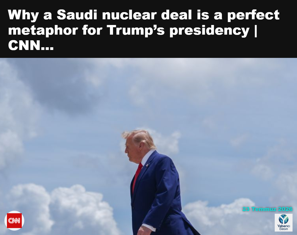 Başkan Donald Trump, Air Force One’a vardıktan sonra başkanlık limuzinine doğru yürüyor...