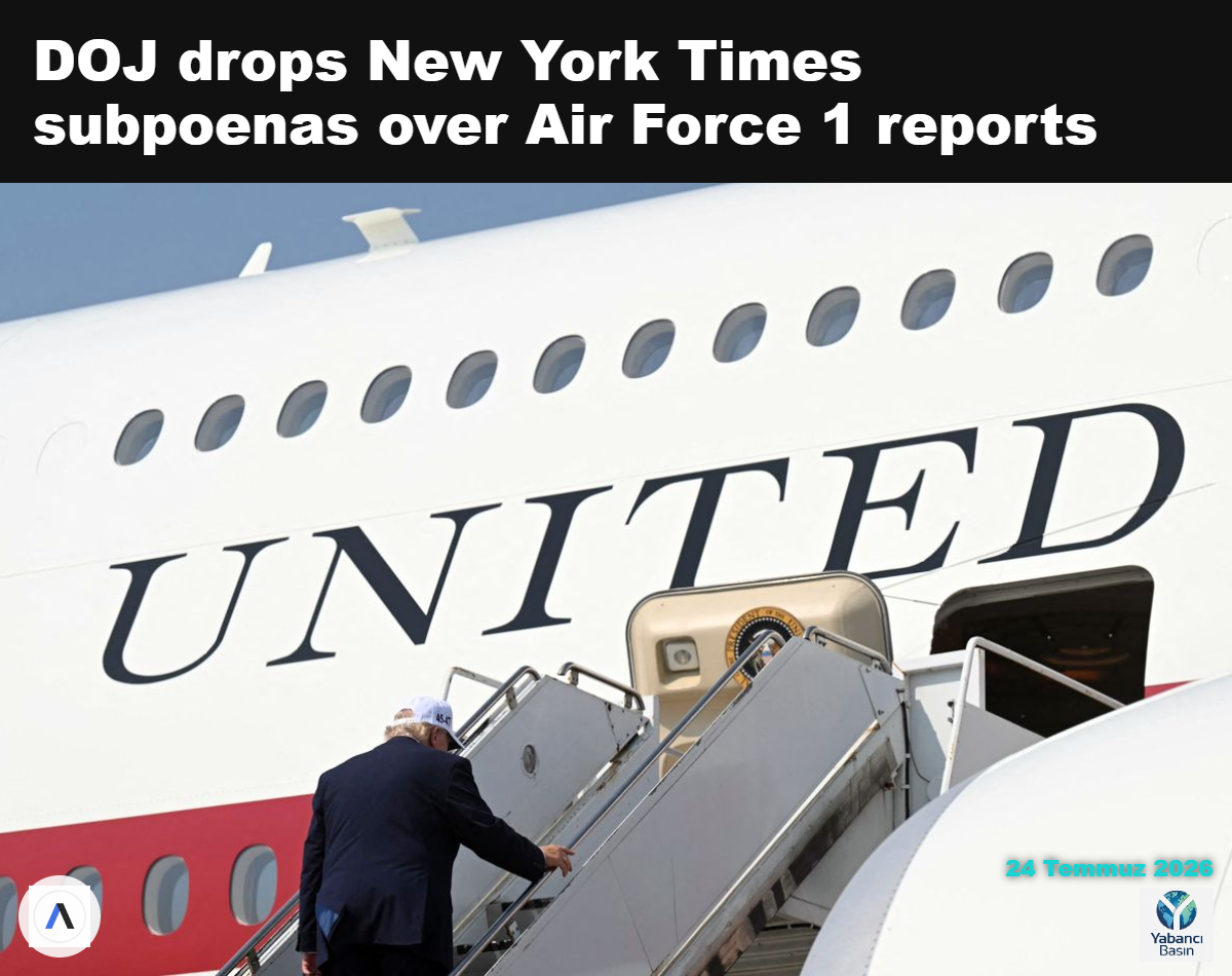 Başkan Trump, Katar’ın ABD’ye hediye ettiği Boeing 747-8 ile yaptığı ilk seyahat sırasında 1 Temmuz’da Air Force One’a biniyor. Fotoğraf: Saul Loeb/AFP via Getty Images