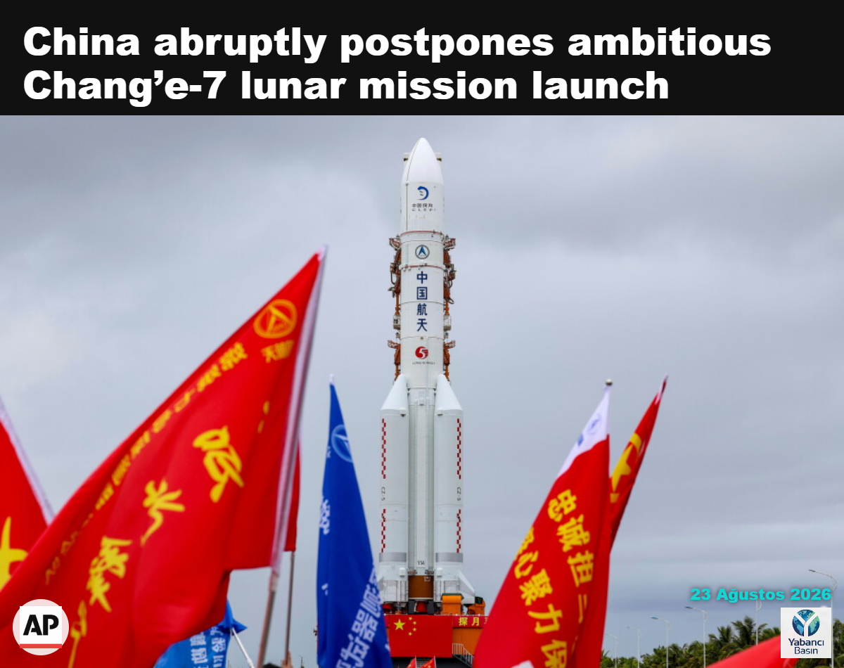 Chang’e-7 Ay sondası ile Long March-5 Y14 taşıyıcı roketinden oluşan araç, 19 Ağustos 2026’da Çin’in güneyindeki Haynan eyaletinde bulunan Wenchang Uzay Aracı Fırlatma Merkezi’nde fırlatma alanına dikey olarak taşınıyor. (Yang Guanyu/Xinhua, AP aracılığıyla)