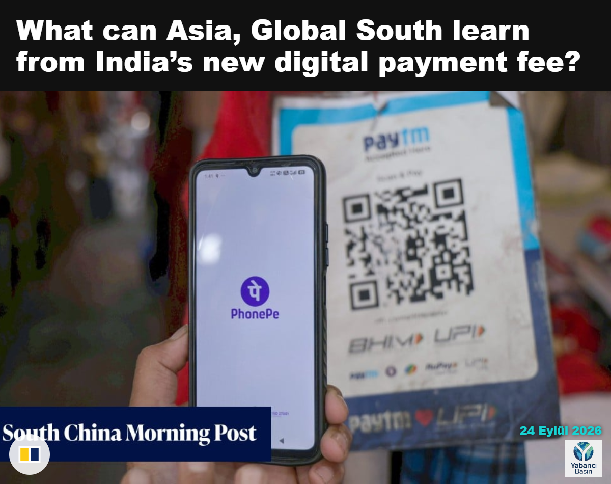 Hindistan’ın Keşmir bölgesindeki Srinagar’da bir dükkân sahibi, ödeme için QR kodu bulunan dükkânında Hindistan para biriminden banknotlarla çelenk hazırlıyor. 16 Eylül. Fotoğraf: EPA