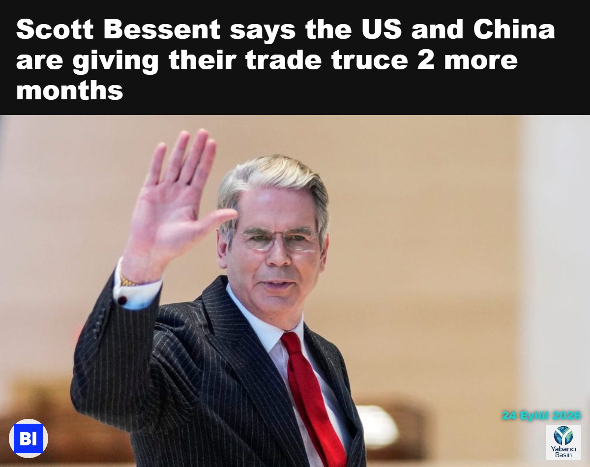 ABD Hazine Bakanı Scott Bessent el sallarken