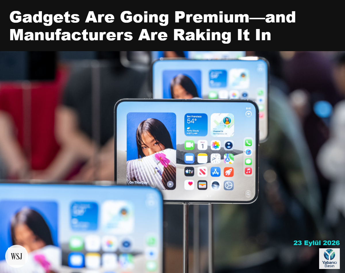 Bir ürün tanıtım etkinliği sırasında Apple iPhone Duo katlanabilir akıllı telefonları. DAVID PAUL MORRIS/BLOOMBERG