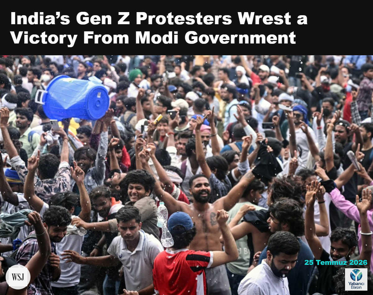 Protestocular, haftalar süren gösterilerin ardından Hindistan'ın eğitim bakanının istifasını kutluyor. ARUN SANKAR/AFP/GETTY IMAGES