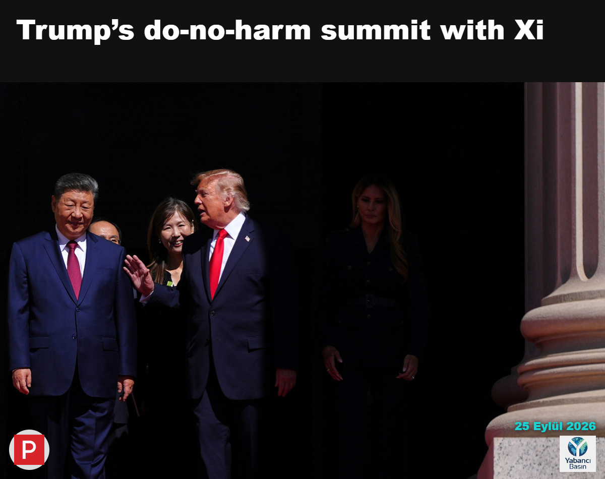 ABD Başkanı Donald Trump, Çin Devlet Başkanı Xi Jinping ile konuşurken First Lady Melania Trump, 25 Eylül 2026’da Washington’daki Ulusal Arşivler Müzesi’nde sağ tarafta yürüyor. | Julia Demaree Nikhinson/AP