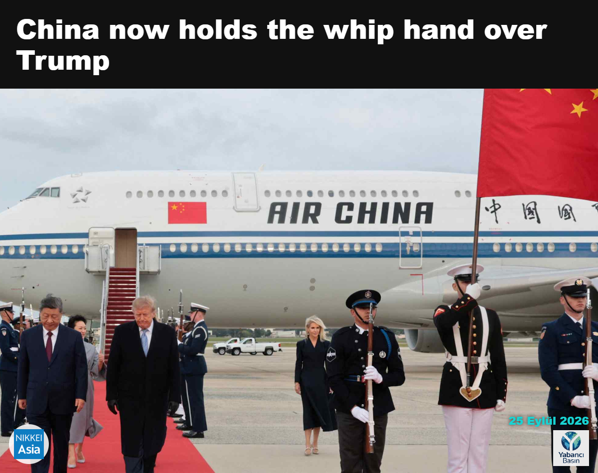 ABD Başkanı Donald Trump, 23 Eylül’de Maryland’deki Joint Base Andrews’ta devlet ziyareti öncesinde gelen Çin Devlet Başkanı Xi Jinping’in yanında kırmızı halıda yürüyor. © Reuters