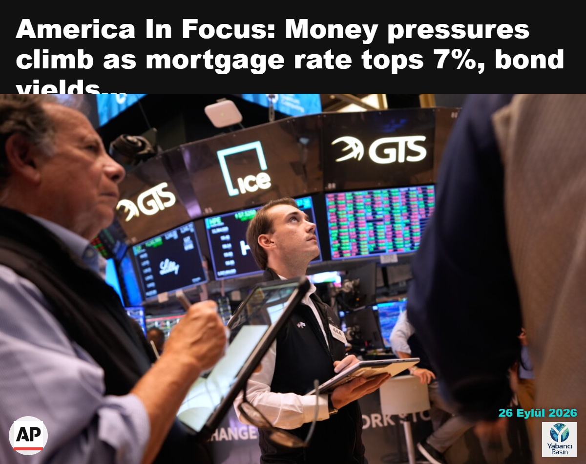 New York Borsası işlem katında çalışan traderlar, New York, 16 Eylül 2026. (AP Photo/Seth Wenig)