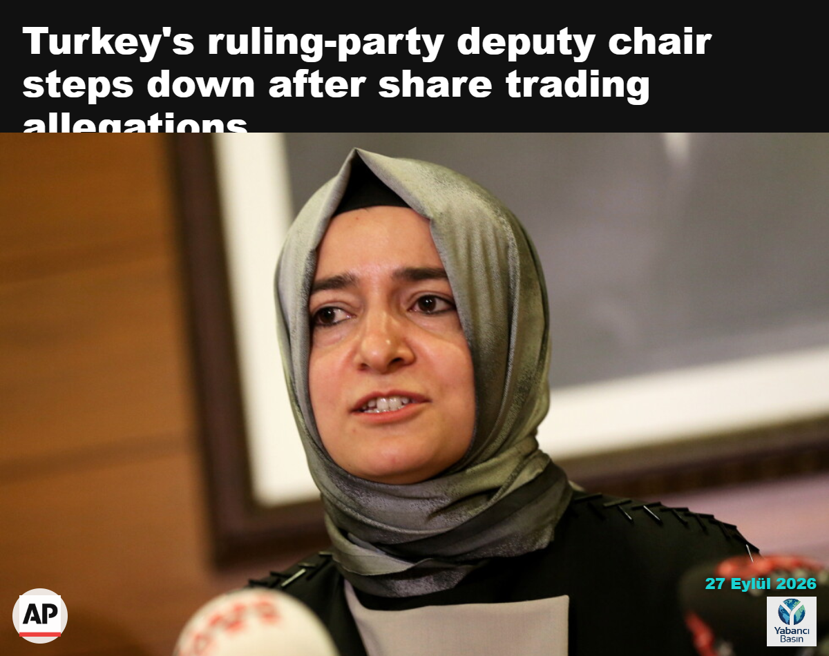 Türkiye’nin Aile Bakanı Fatma Betül Sayan Kaya, 12 Mart 2017’de İstanbul Atatürk Havalimanı’nda basın mensuplarına konuşuyor. (AP Fotoğrafı, arşiv)