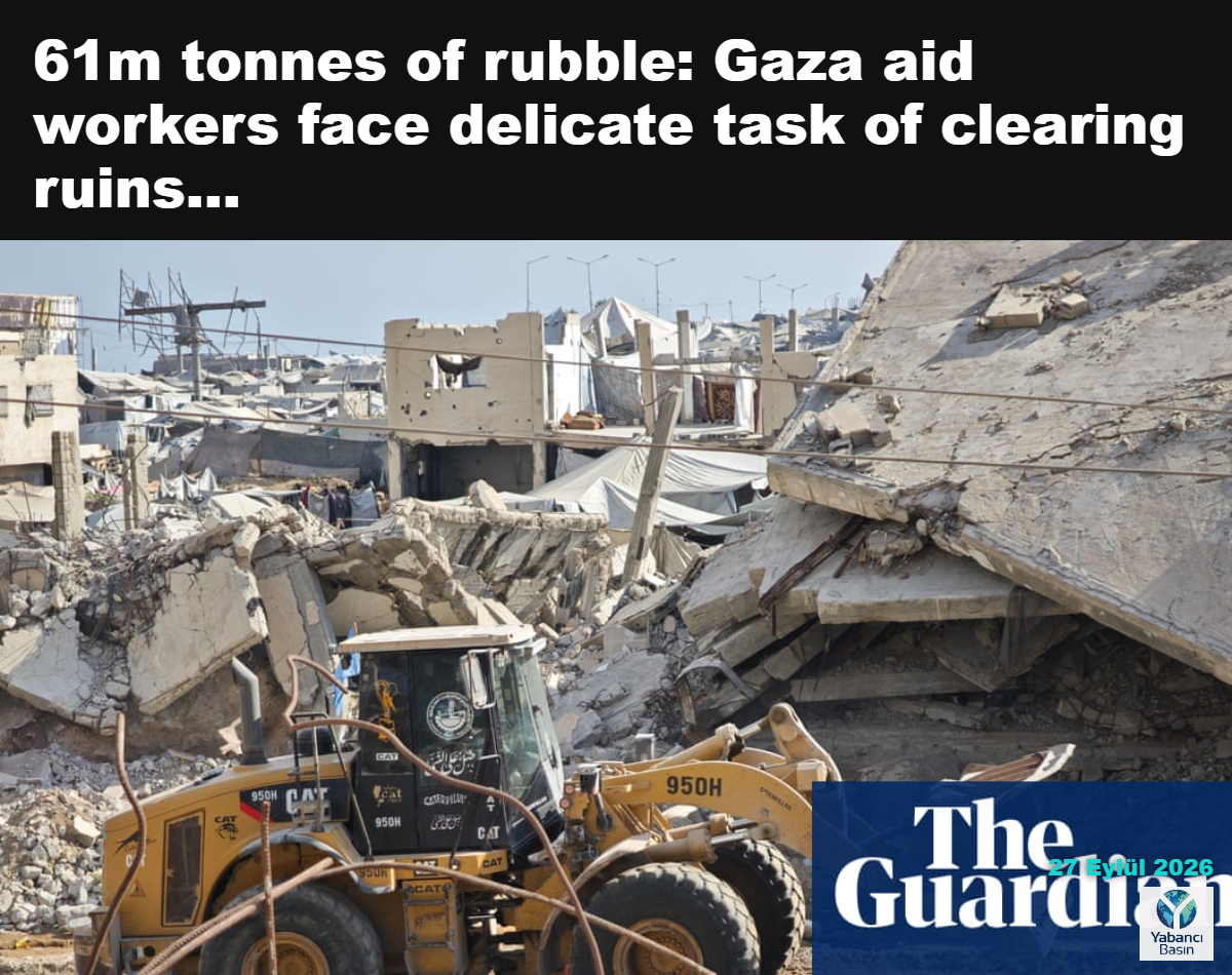 Gazze Şehri’nde bir çocuk, daha önce yoğun bir bölge olan ve şimdi yıkıntılar içinde kalan Beyrut Caddesi’ndeki buldozeri izliyor. Fotoğraf: Amjed Tantesh/The Guardian