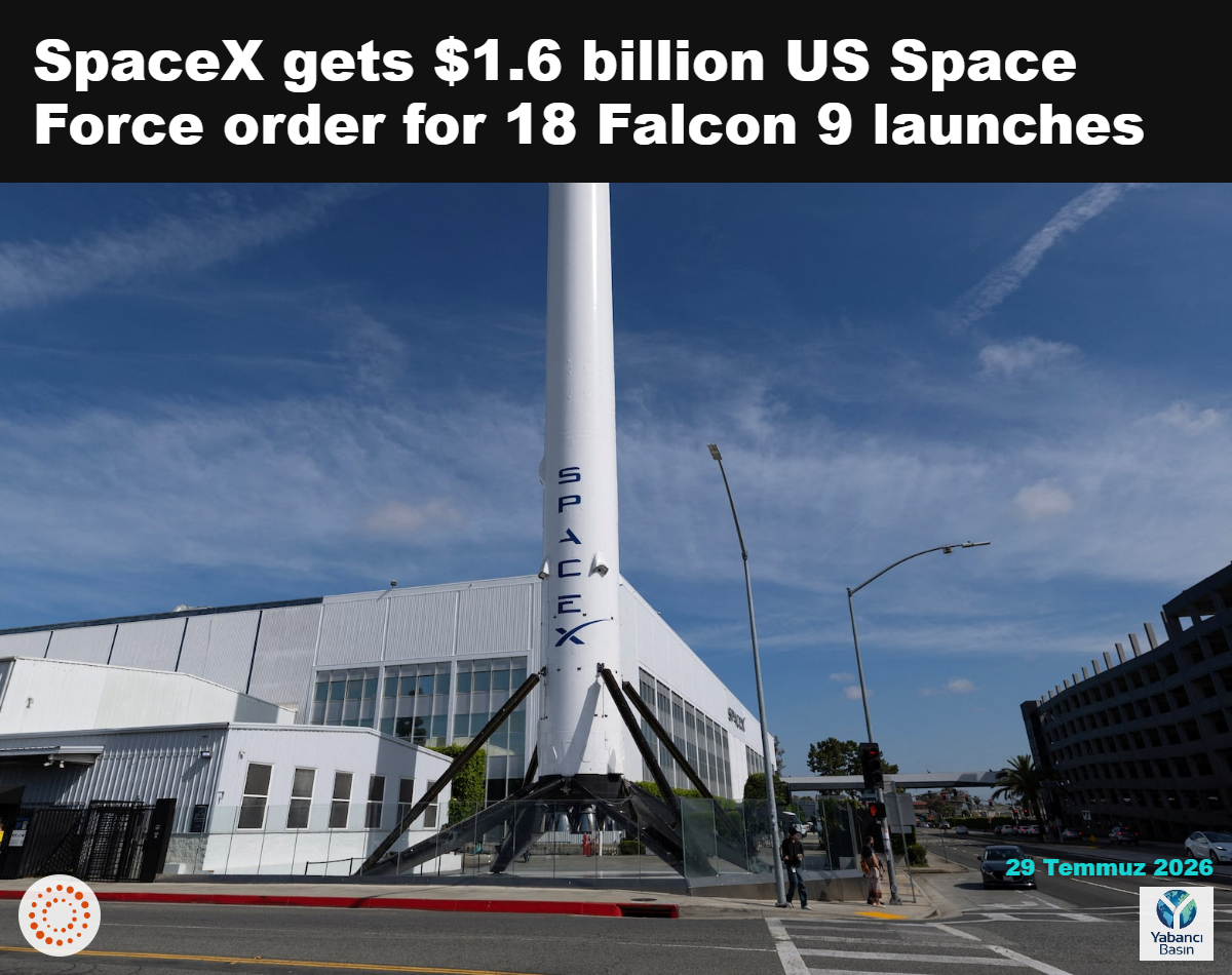 Şirketin halka arz başvurusu hazırlığı yaptığı dönemde SpaceX tesisi ve bir Falcon 9 roket güçlendiricisi, Hawthorne, Kaliforniya, ABD, 23 Nisan 2026. REUTERS/Mike...