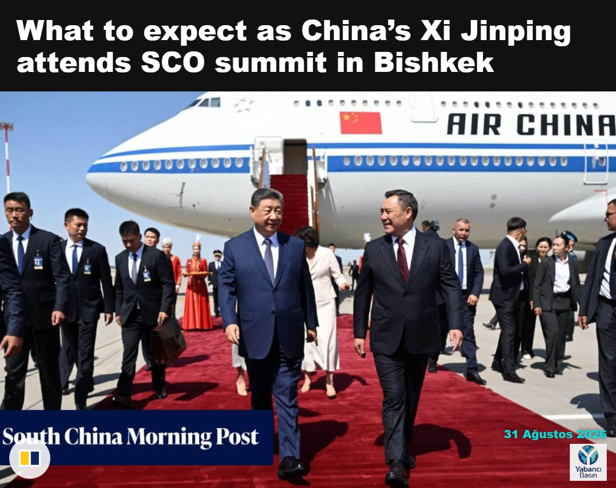Çin Devlet Başkanı Xi Jinping ve eşi Peng Liyuan, 30 Ağustos’ta Kırgızistan’ın Bişkek kentine varırken Kırgız sanatçılar Çin bayraklarını sallıyor. Fotoğraf: Kırgızistan Cumhurbaşkanlığı Basın Ofisi/AP